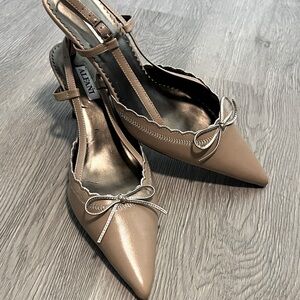 Alfani size 6 kitten heel closed toe sandal